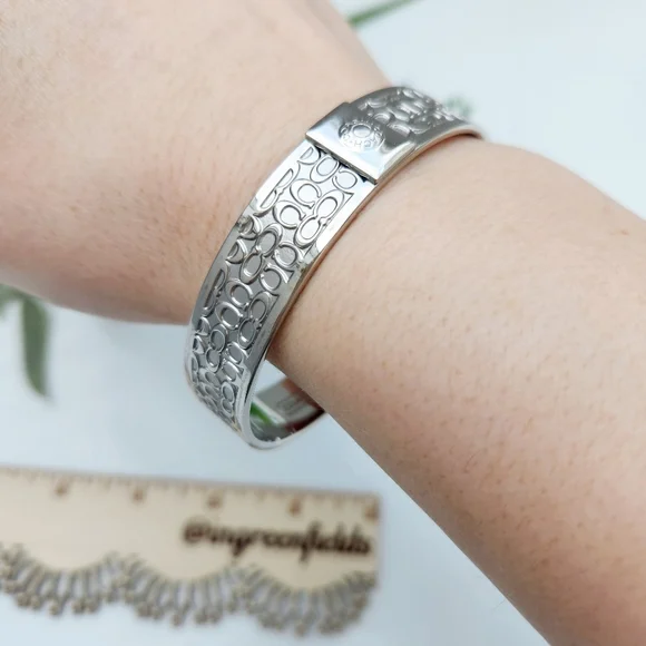Coach bracelet - vintage silvertone CC monogram logo bangle - Picture 8 of 9